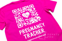 Розовые футболки с логотипом «PREGNANCY TRACKER»