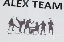 Белые футболки-поло с надписью «ALEX TEAM»
